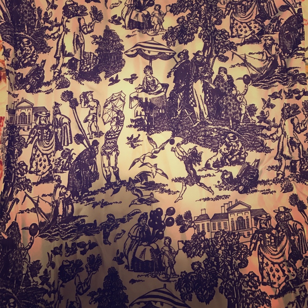 Silk scarf with vintage print.