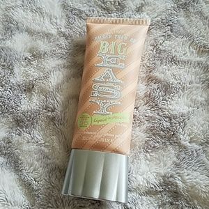 Benefit bigger than BB big easy foundation
