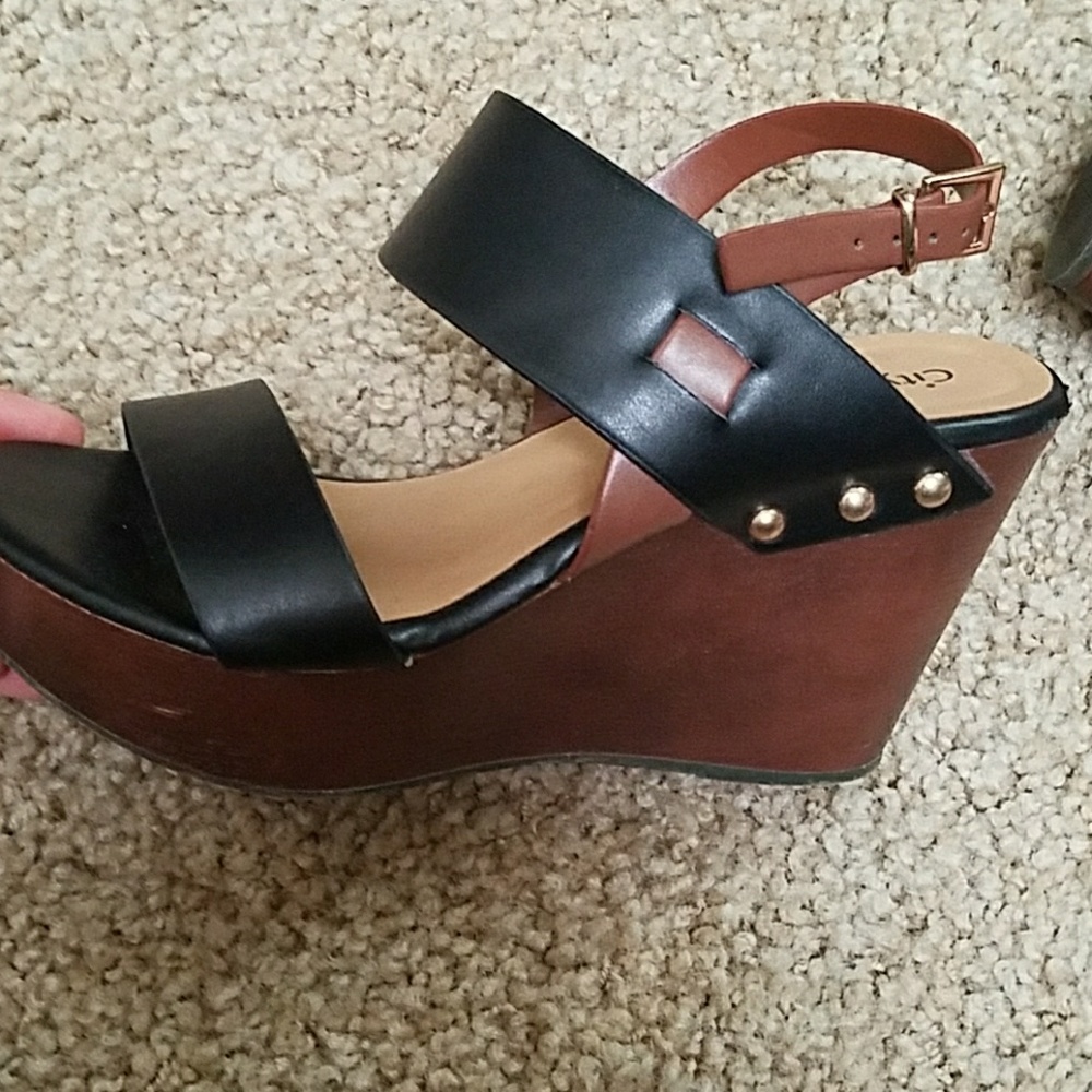 Black and Brown Wedges - Picture 3 of 4