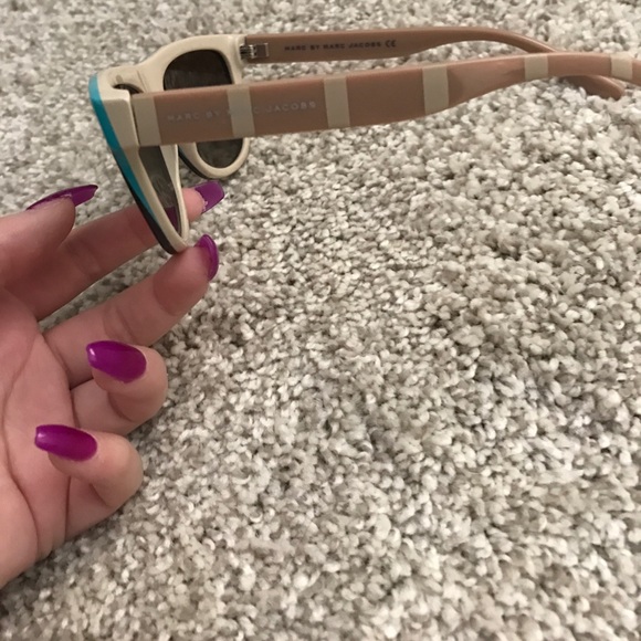 NWOT Marc by Marc Jacobs wayfarer style sunglasses - Picture 2 of 3