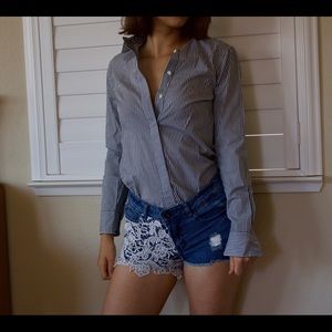 Mid rise Lace denim shorts
