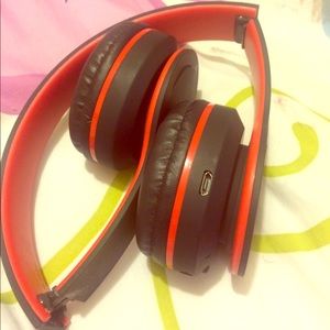 BlueTooth red headphones