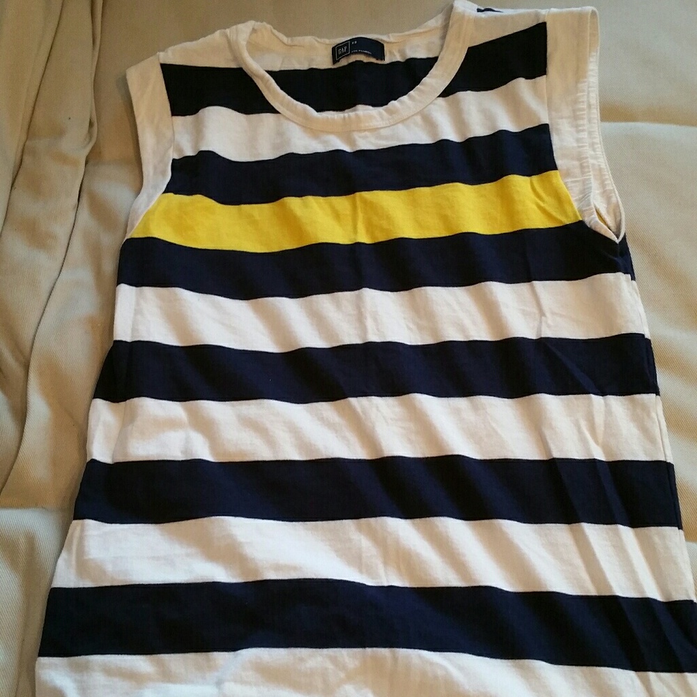 Gap sleeveless shirt