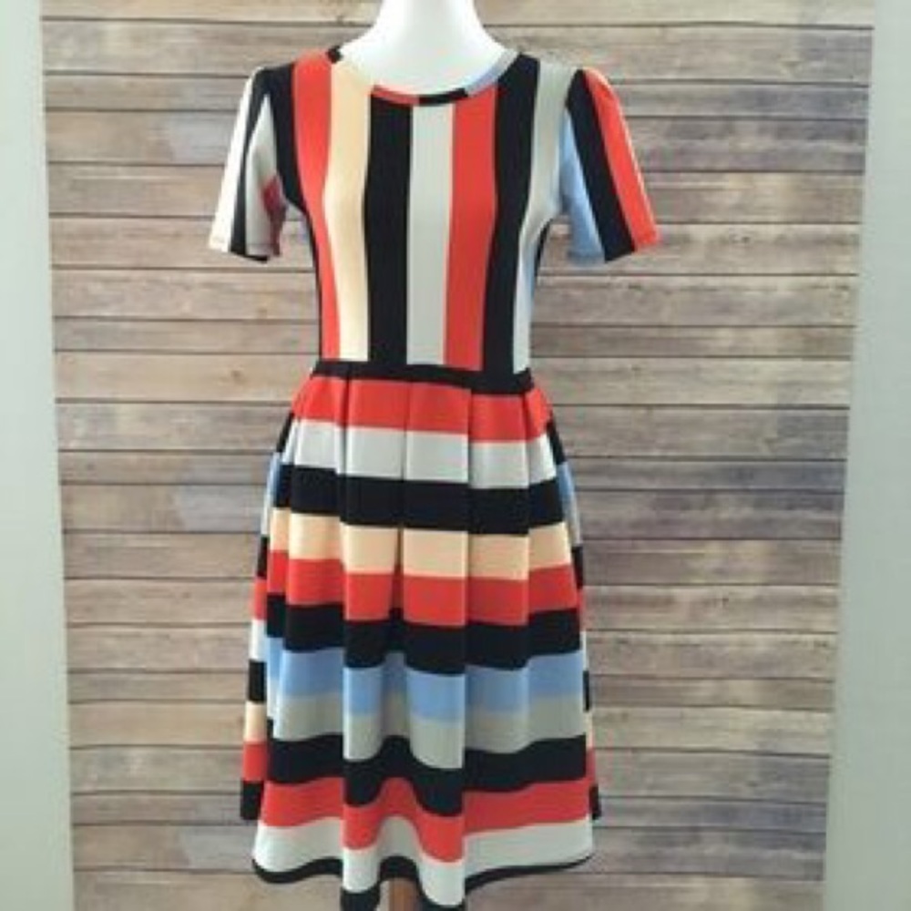 NWT AMELA MEDIUM