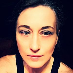 Meet your Posher, Ana conde