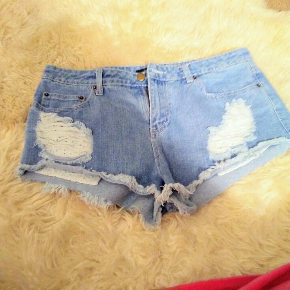 Forever 21 denim distressed eyelet shorts - Picture 4 of 8