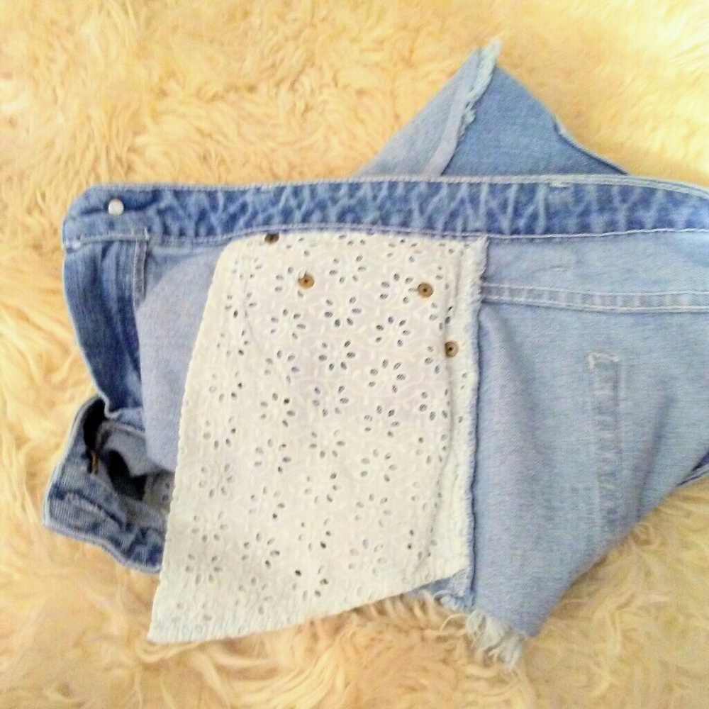 Forever 21 denim distressed eyelet shorts - Picture 6 of 8