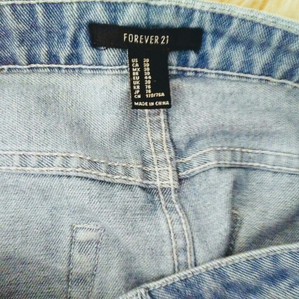 Forever 21 denim distressed eyelet shorts - Picture 7 of 8