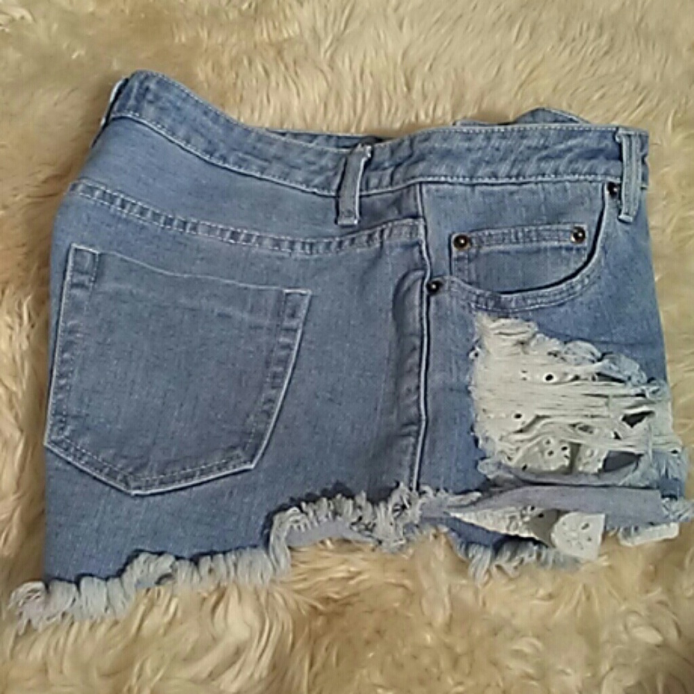 Forever 21 denim distressed eyelet shorts - Picture 8 of 8