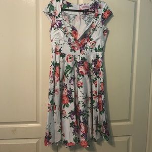 Gorgeous vintage style floral dress - worn once