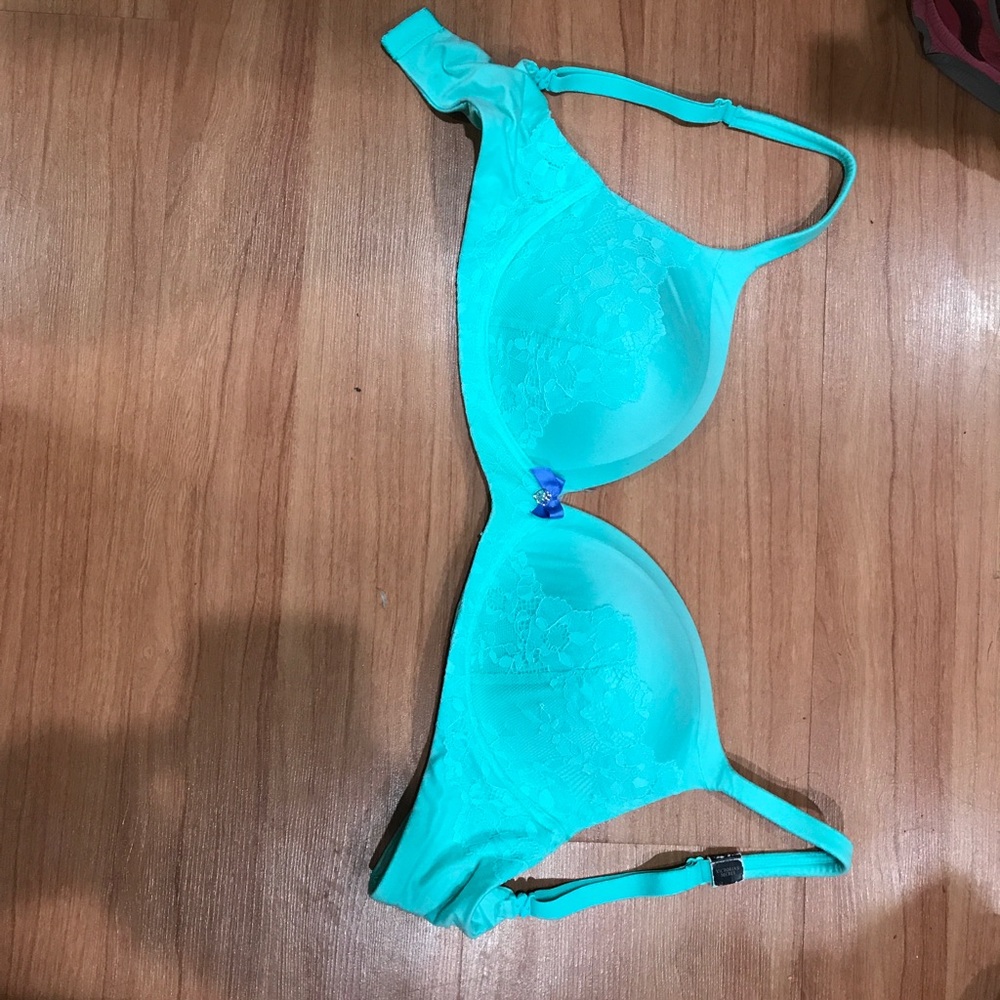 NWOT wireless Victoria Secret bra