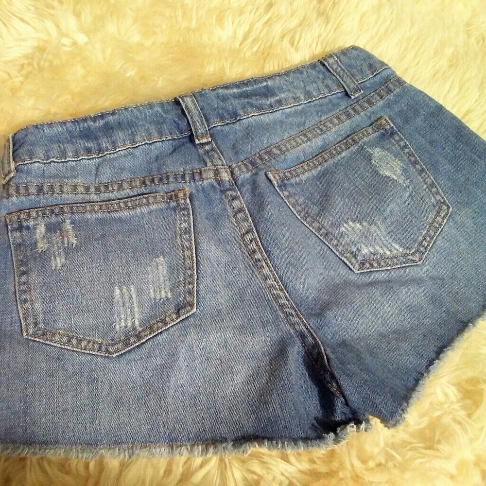 High waisted cut off embroidered shorts - Picture 5 of 7