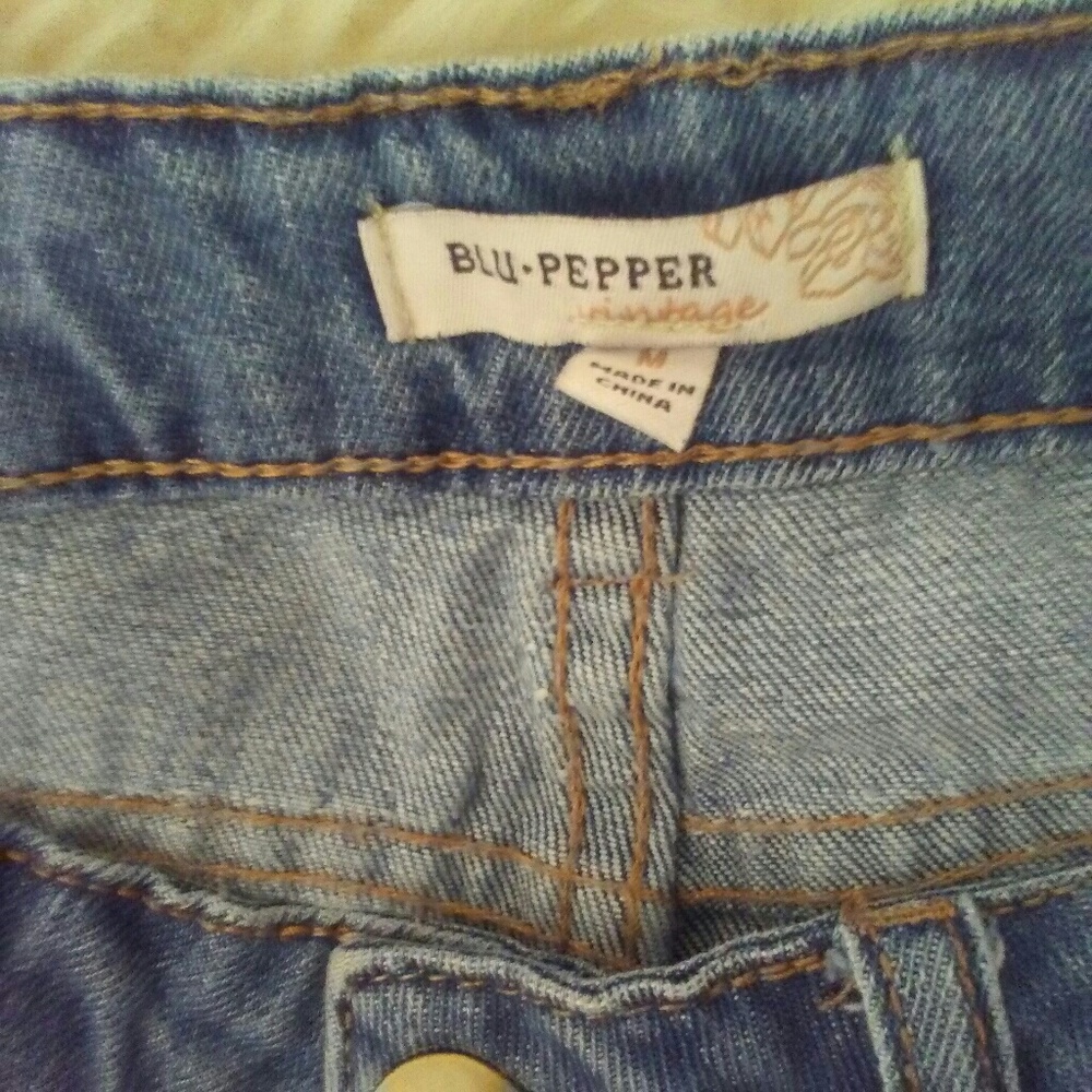 High waisted cut off embroidered shorts - Picture 7 of 7