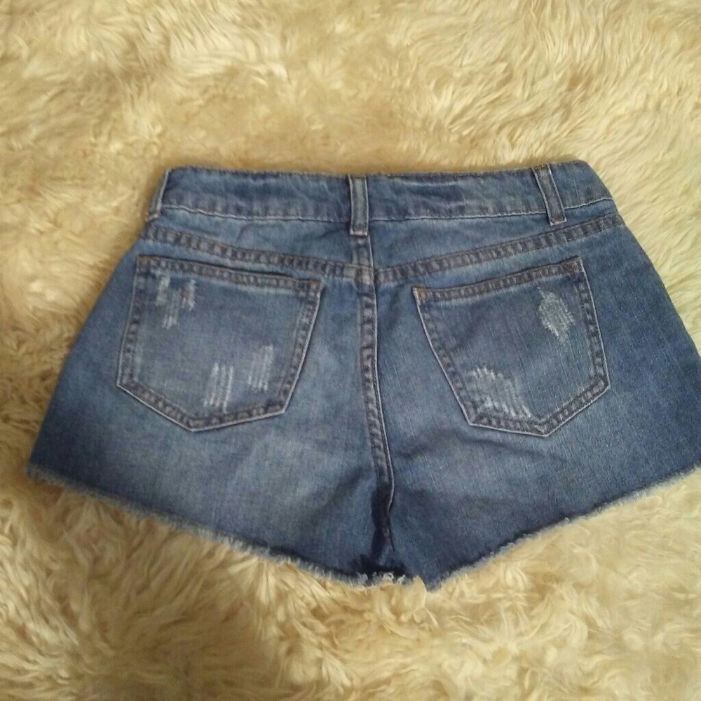High waisted cut off embroidered shorts - Picture 6 of 7