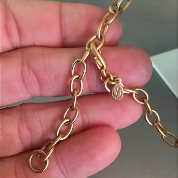 🚫SOLD🚫Dainty Gold Circles Necklace - Picture 4 of 4