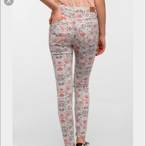 🥳ACCEPTING OFFERS BDG Floral Skinny Jeans