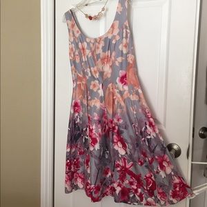 Sleeveless A-line dress with matching necklace.