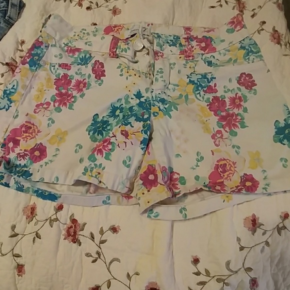 Seven shorts - Picture 1 of 2