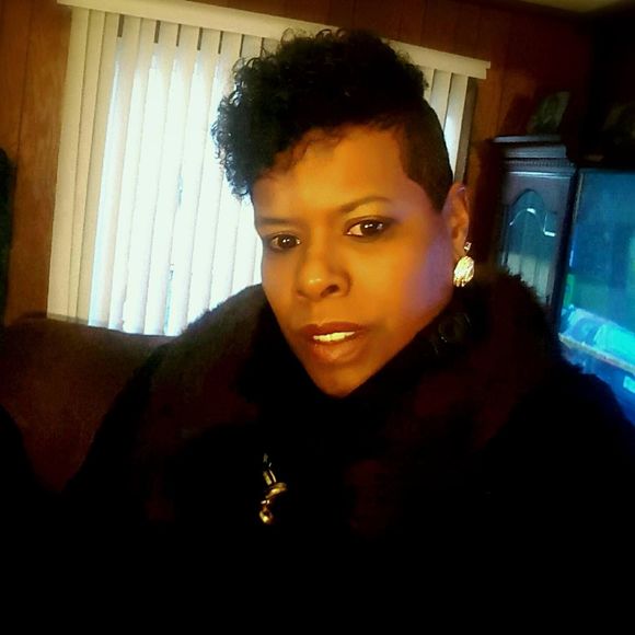 Meet your Posher, Julie - Picture 1 of 1