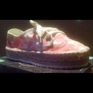 New Coolway Size 8.5 Pink and Coral Platform Shoes