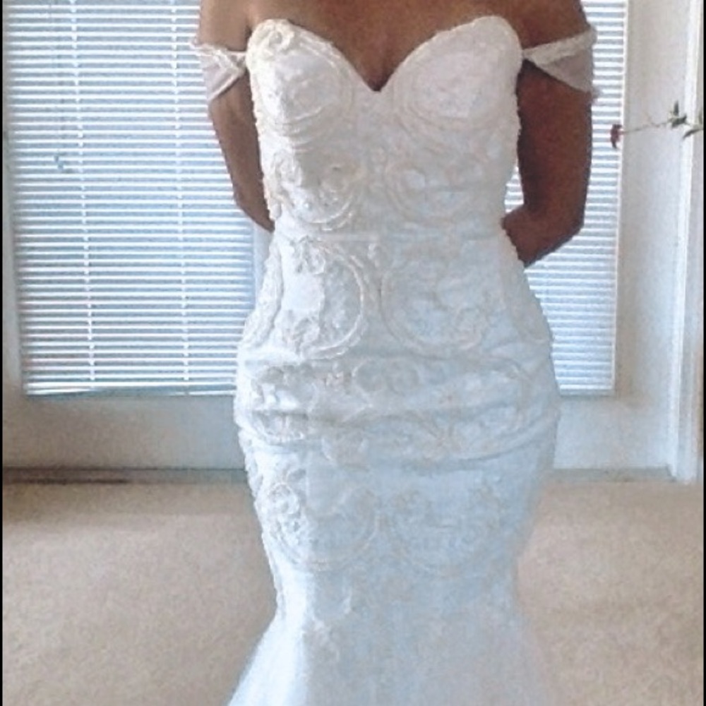 Mermaid laced wedding dress