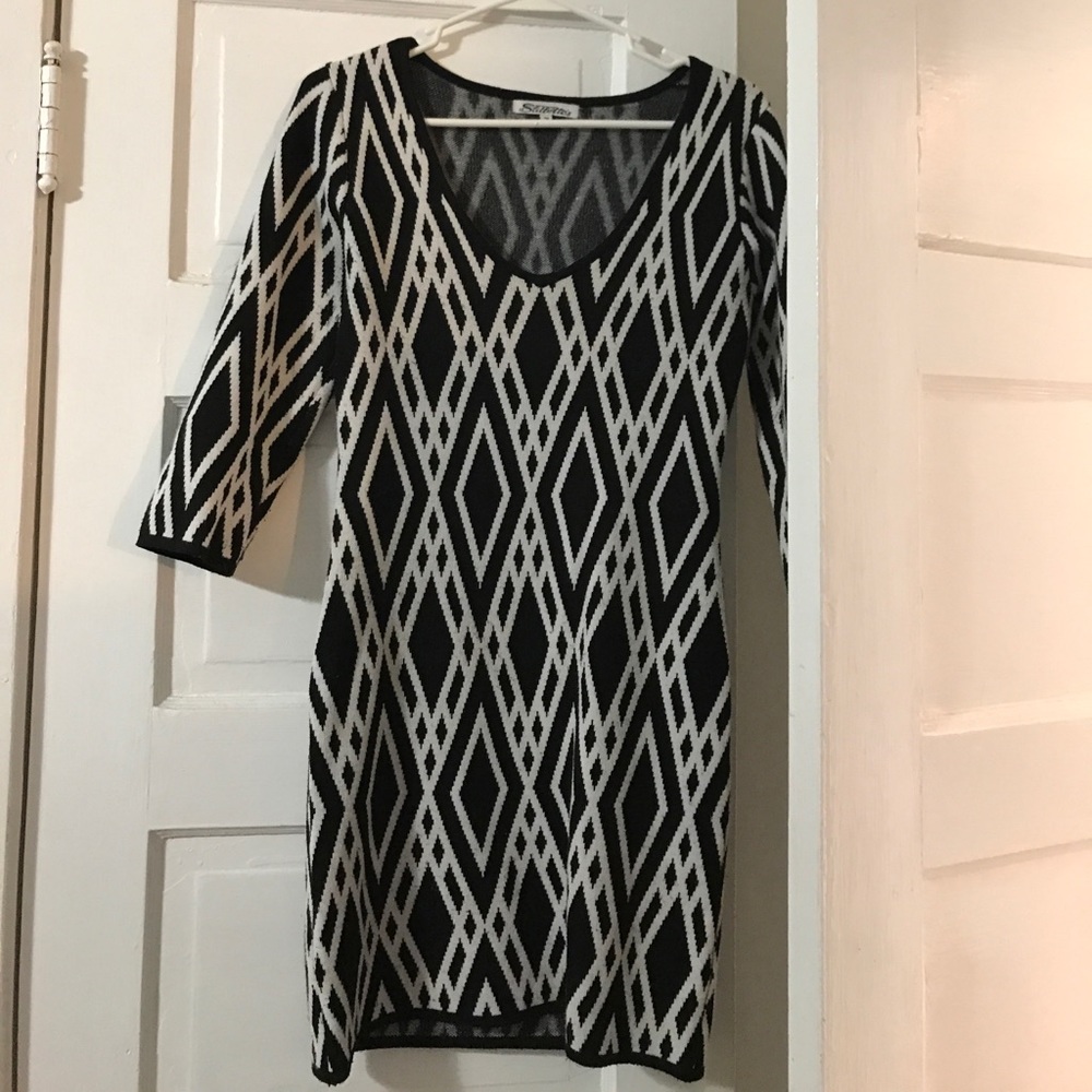 Black and white diamond print sweater dress