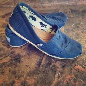 ⚡️FINAL PRICE DROP⚡️ Toms blue - Women's Size 8