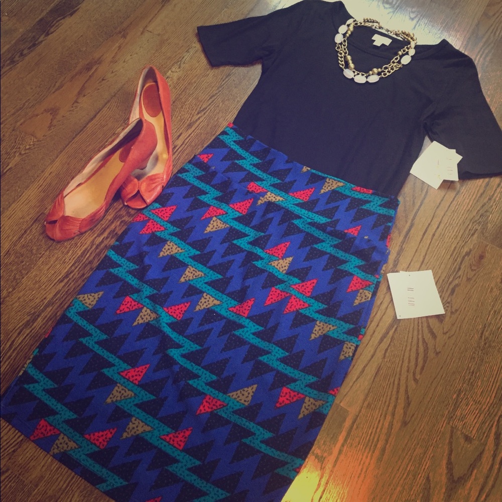 LuLaRoe Retro-Print Cassie, Medium