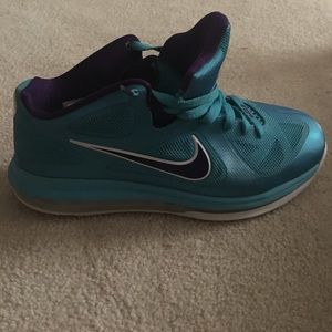 Nike LeBron 9 LOW "hornets" edition