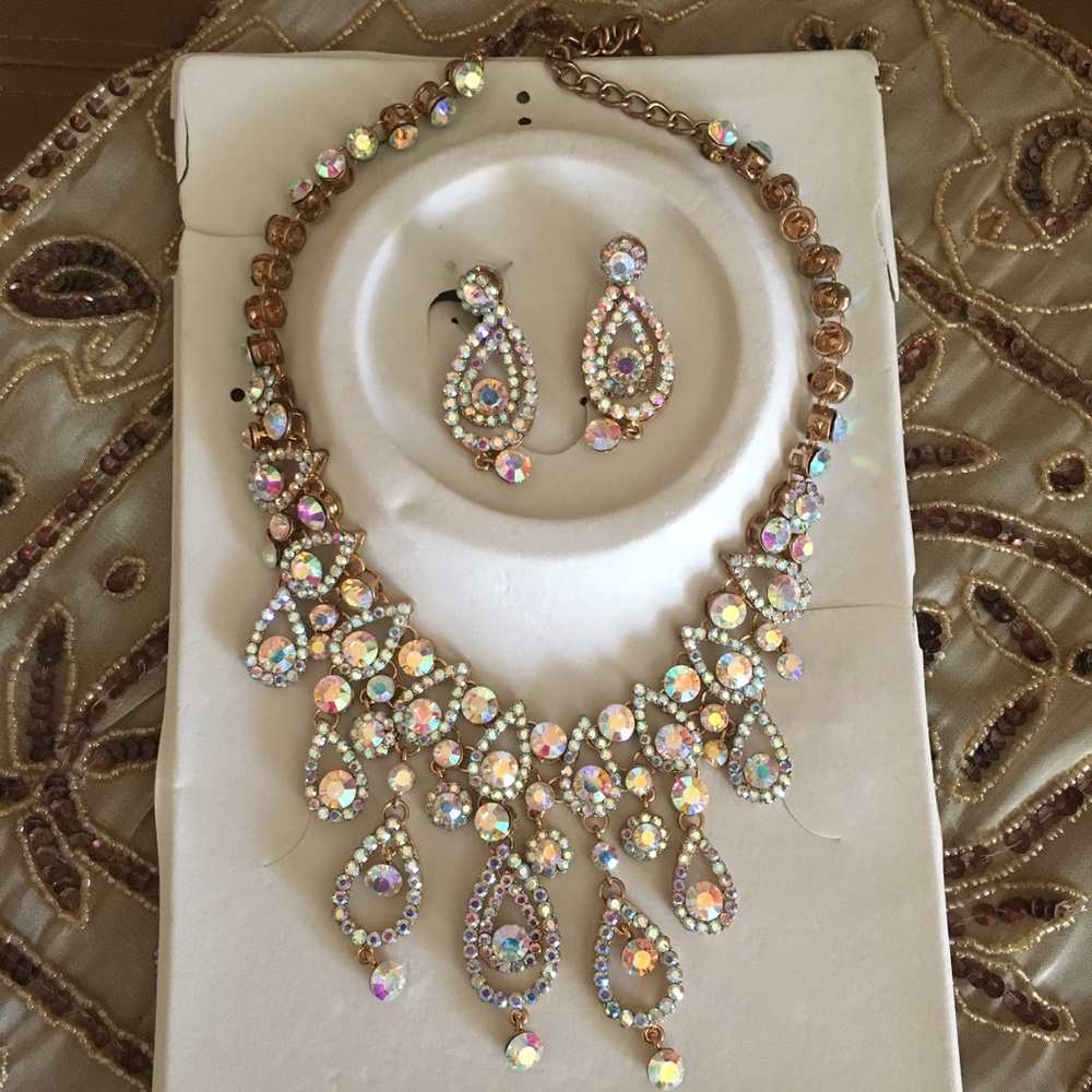 Beautiful rhinestone necklace