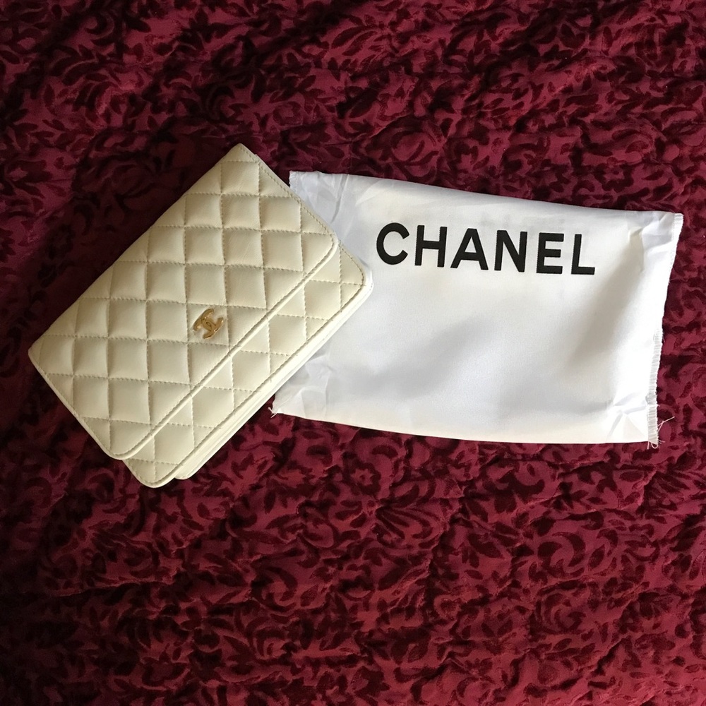 Classic WOC Small White Cross Body