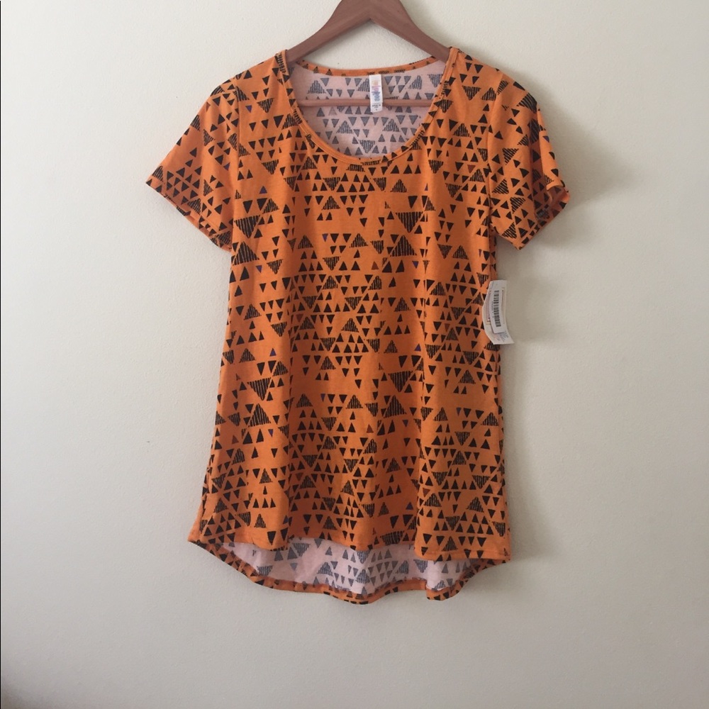 BNWT LulaRoe classic tee