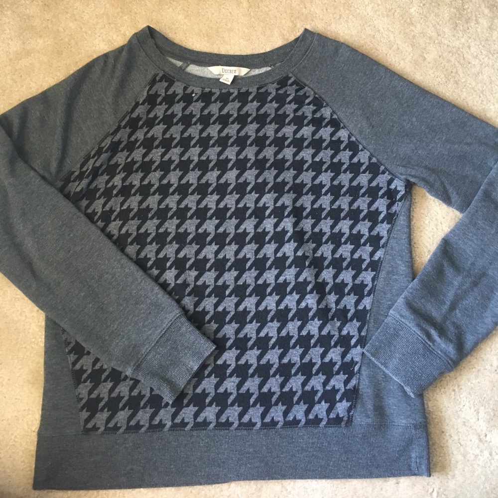 Black and grey patterned sweater