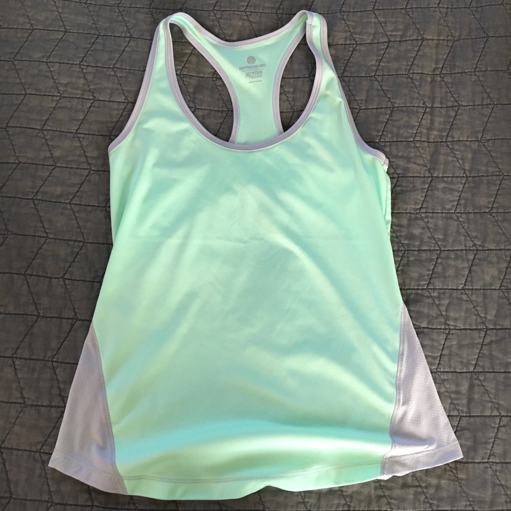 Semi-fitted Old Navy workout top size S