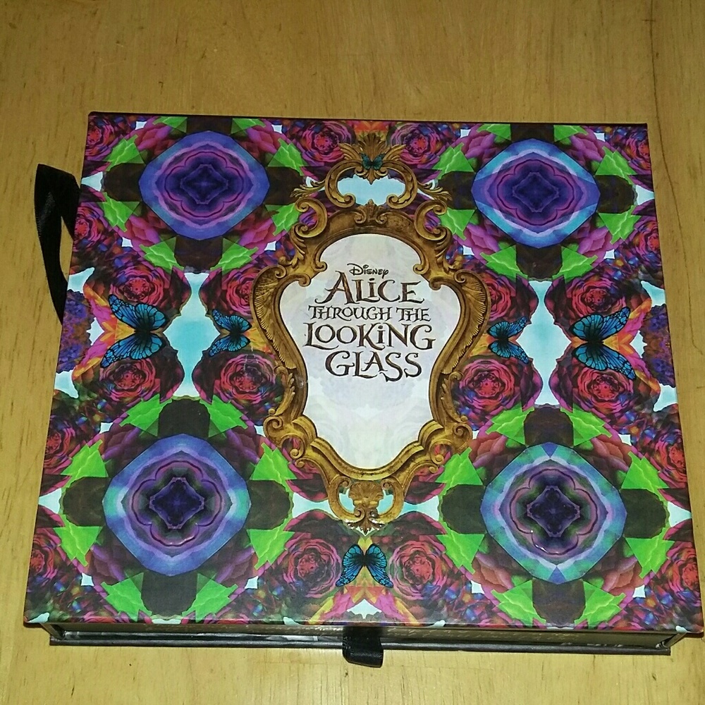 Urban Decay Alice in Wonderland Palette
