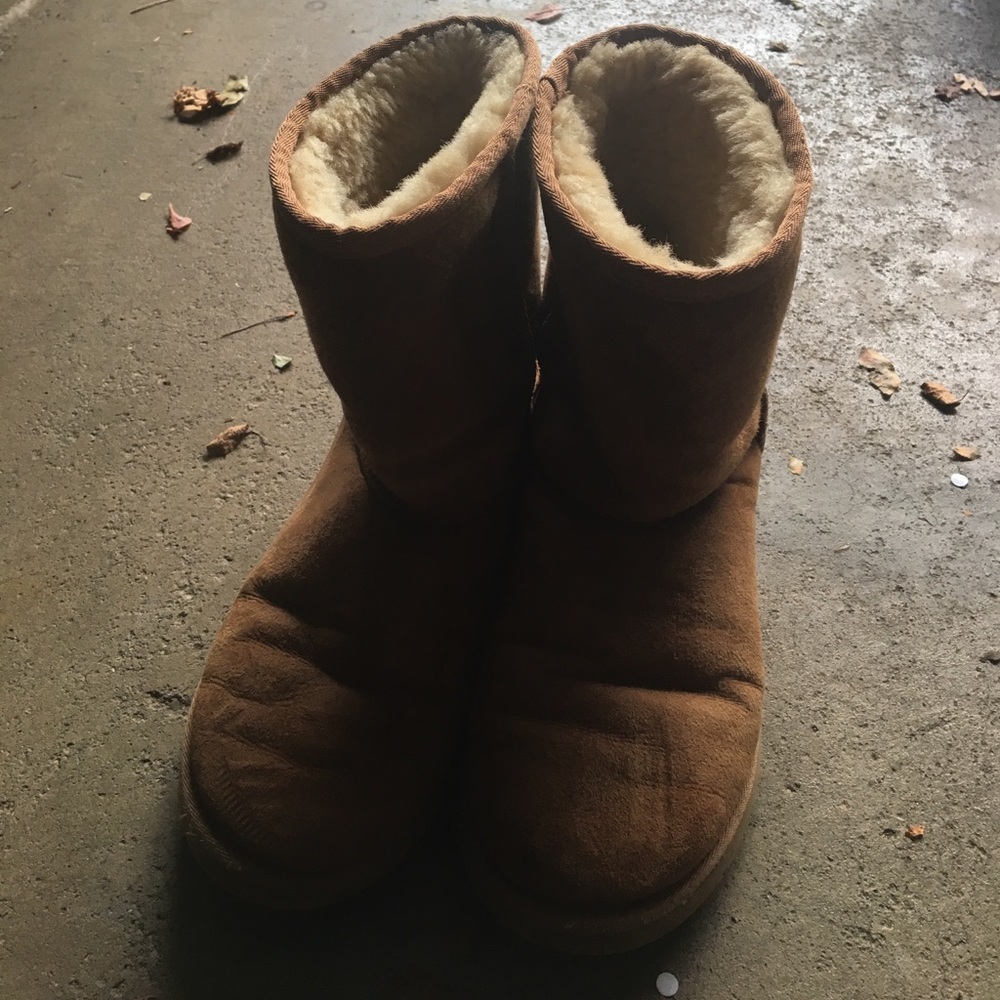 Tan Uggs