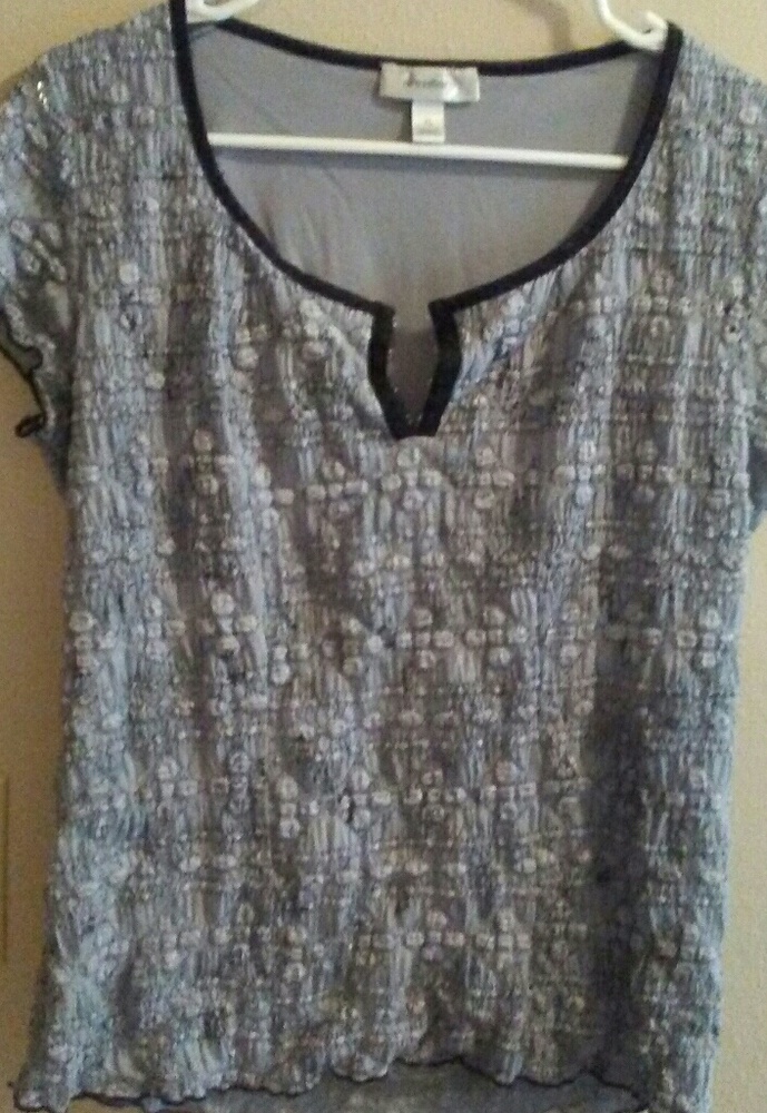 Gray and black top