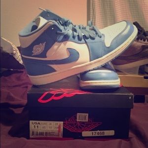 Air Jordan Carolina 1s
