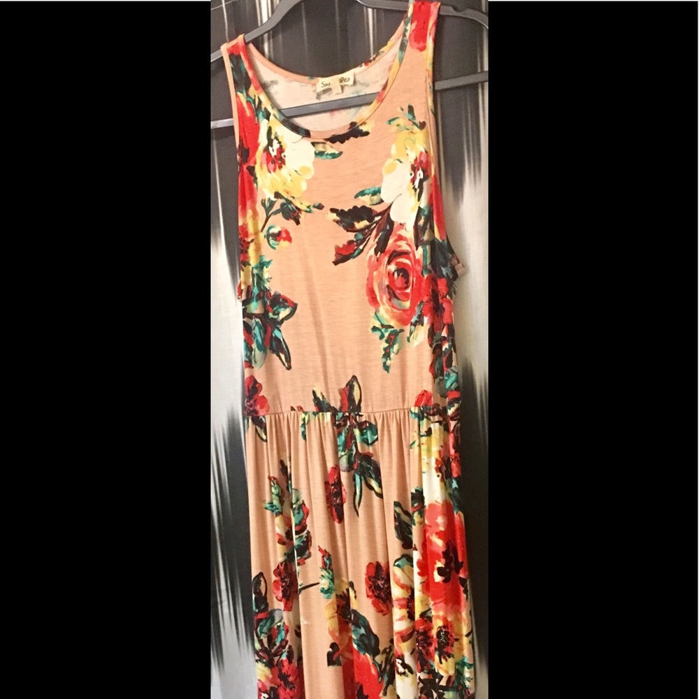 Floral print maxi dress size small