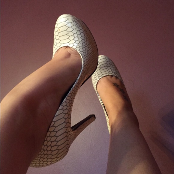 Calvin Klein Karsyn shoes - Picture 2 of 4