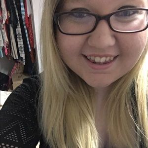 Meet your Posher, Kayla