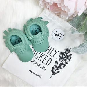 NWOT Freshly Picked Baby Moccasins 0-3 Months Teal