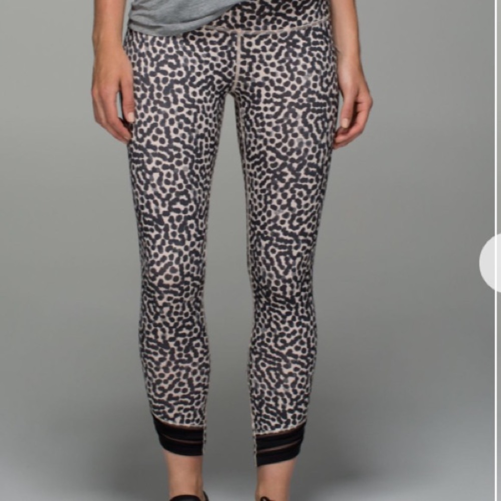 Lululemon 🍋 High Times (8) Ace Spot Grain Black