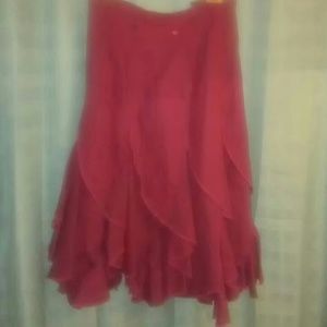 Skirt 34 in. long & approx. 53 in. wide.