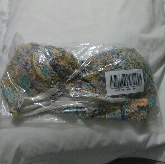 🔒SOLD🔒🌺VS Keyhole Push-Up Bra🌺 - Picture 4 of 5