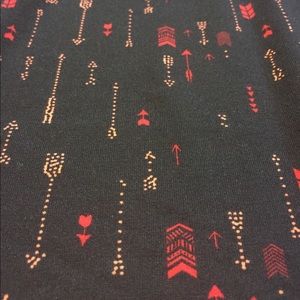 Black/Red/Gold Arrow Print Carly, XS