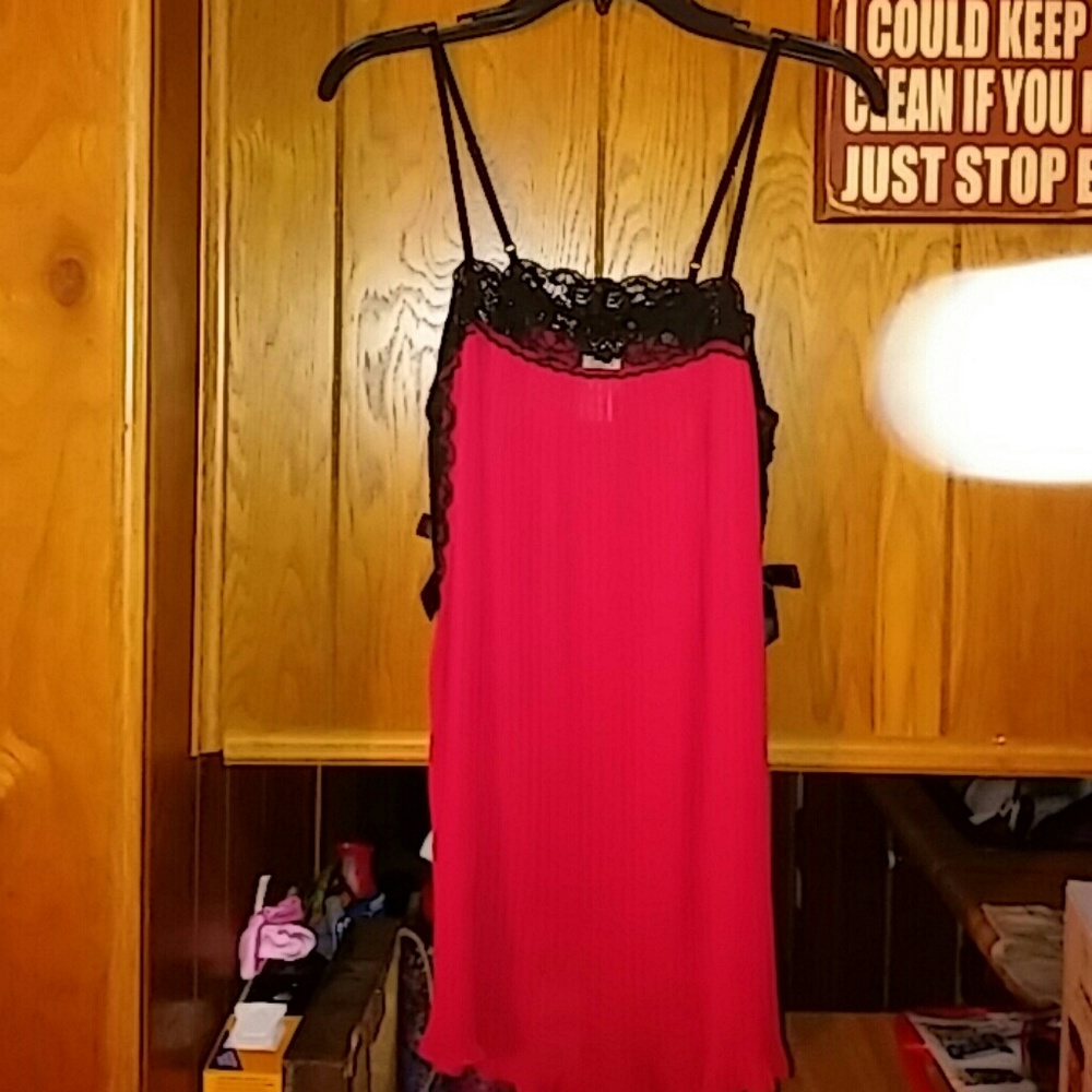 Red chemise NWOT