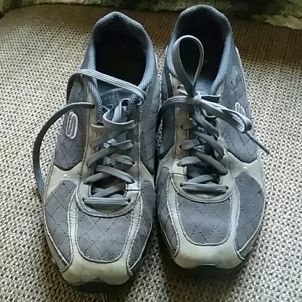 Gray quilt sparkle casual sneaker 8.5