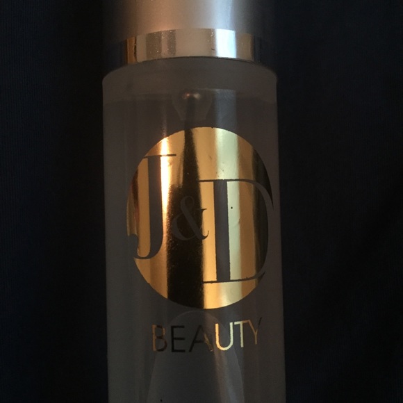 Revitalizing Face Mist - Picture 2 of 3