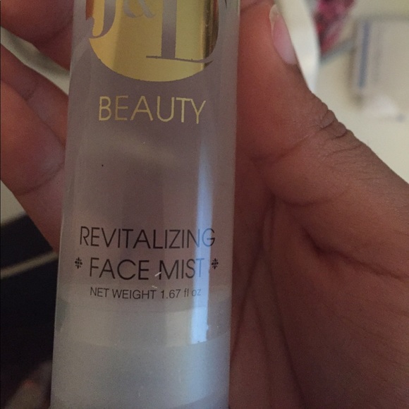 Revitalizing Face Mist - Picture 3 of 3
